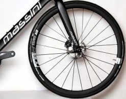 Massini Veneto Carbon Disc Custom Racefiets 11 Massini Veneto Carbon Disc Custom Racefiets -Speciaalzaak Voor Fietsonderdelen massini veneto ultegra mat zwart 5 medium